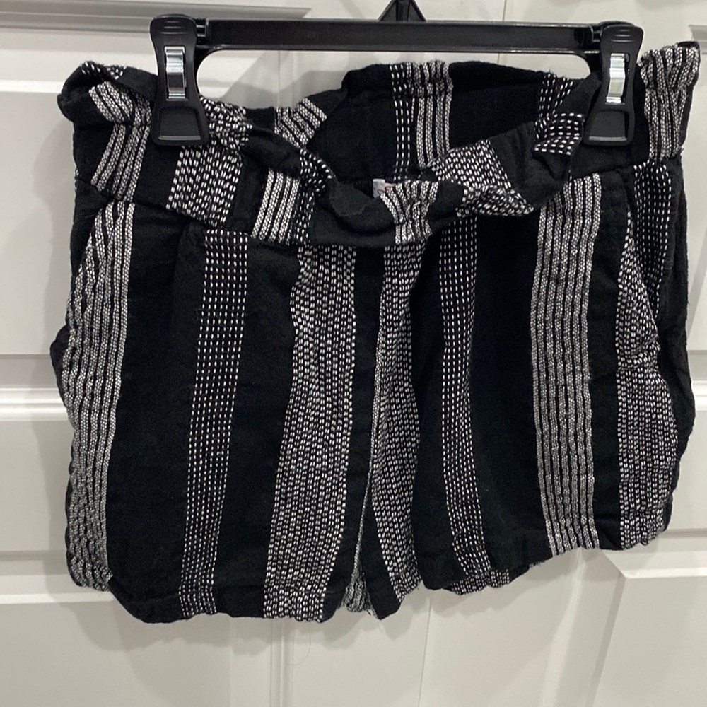 Black SAPPHIRE RED shorts; size M